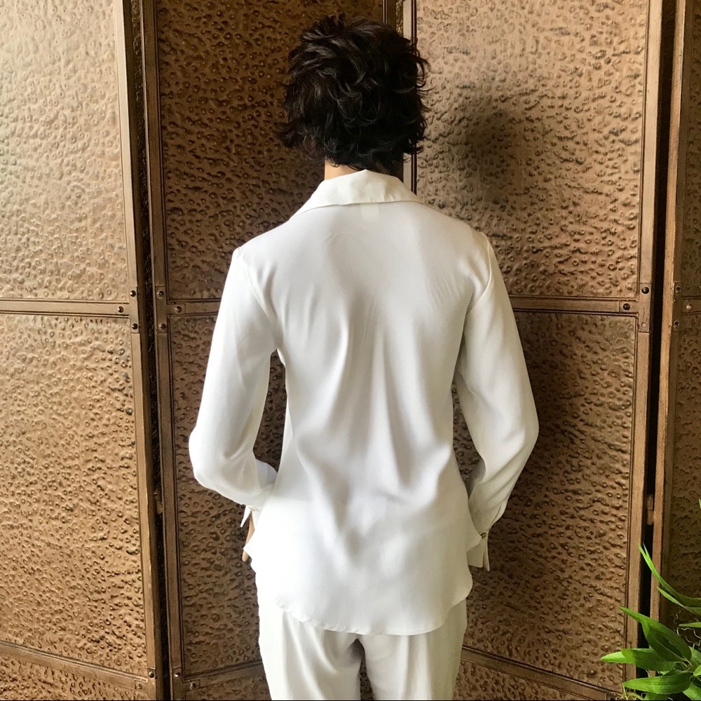 White silk like pullover blouse - Picture 5 of 6